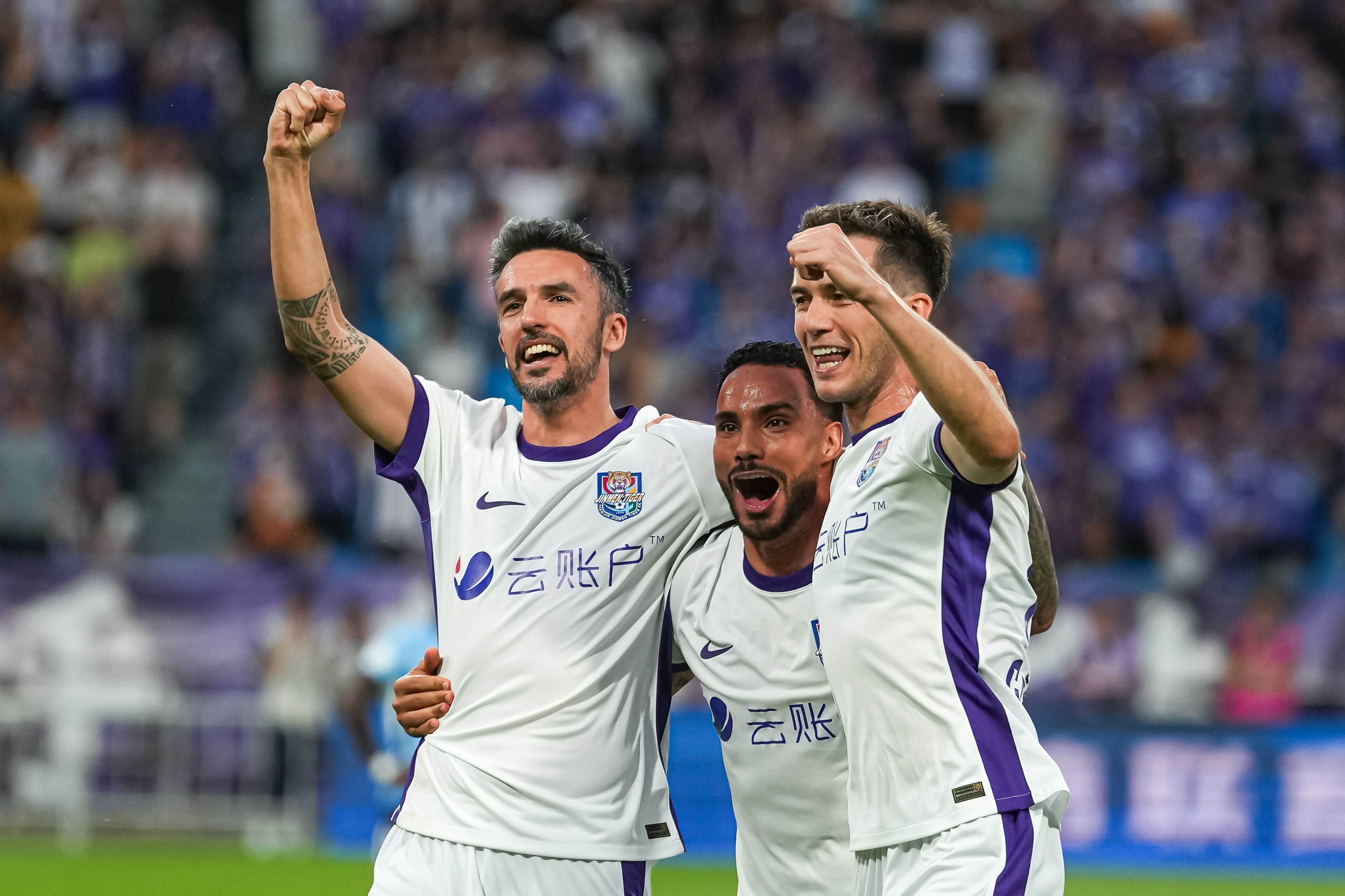 津门虎3-0深圳新鹏城,于根伟远程指挥季胜攀锁定胜局