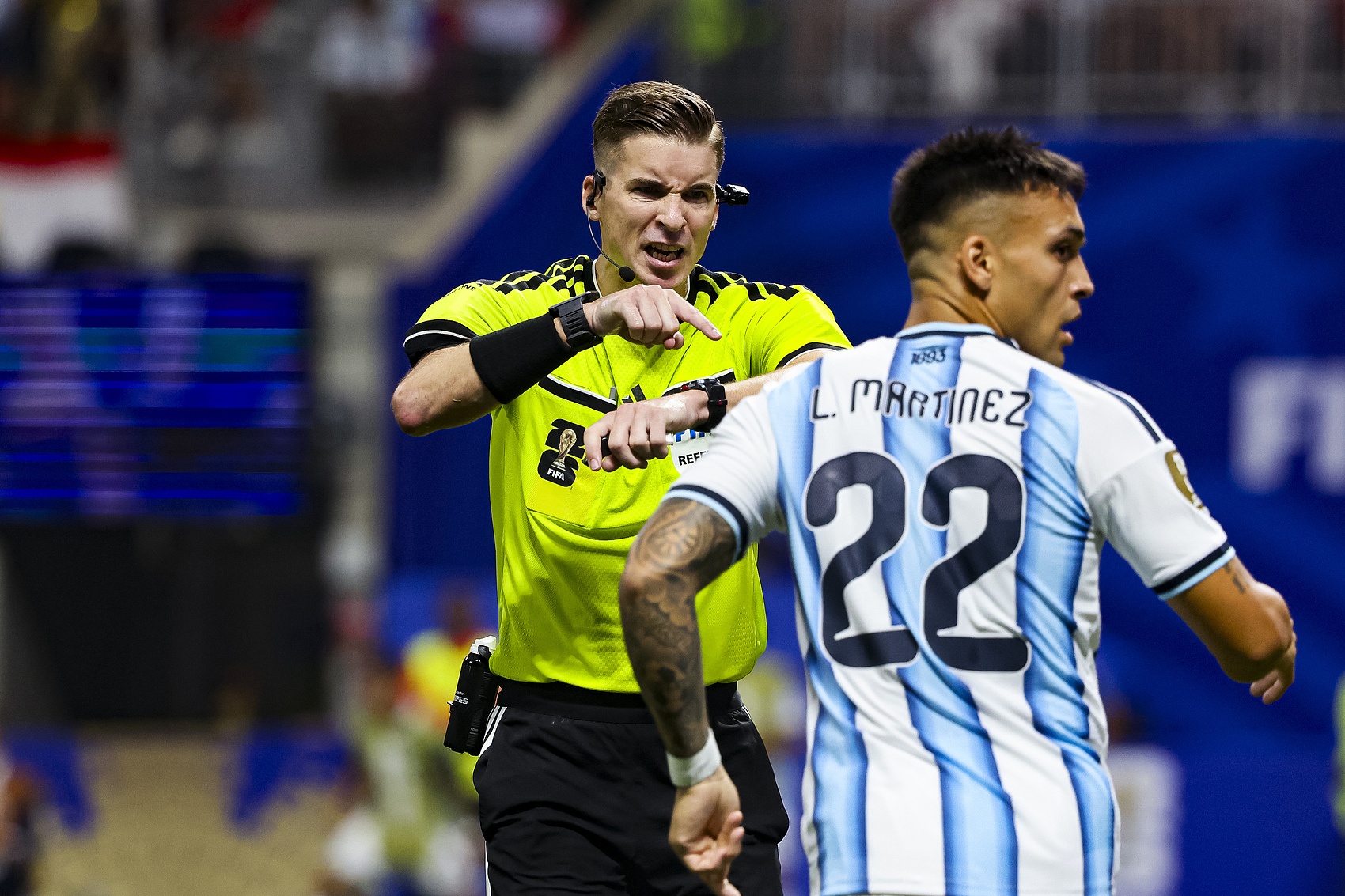 裁判互换引暗箱争议,《队报》顾问点破指派黑箱