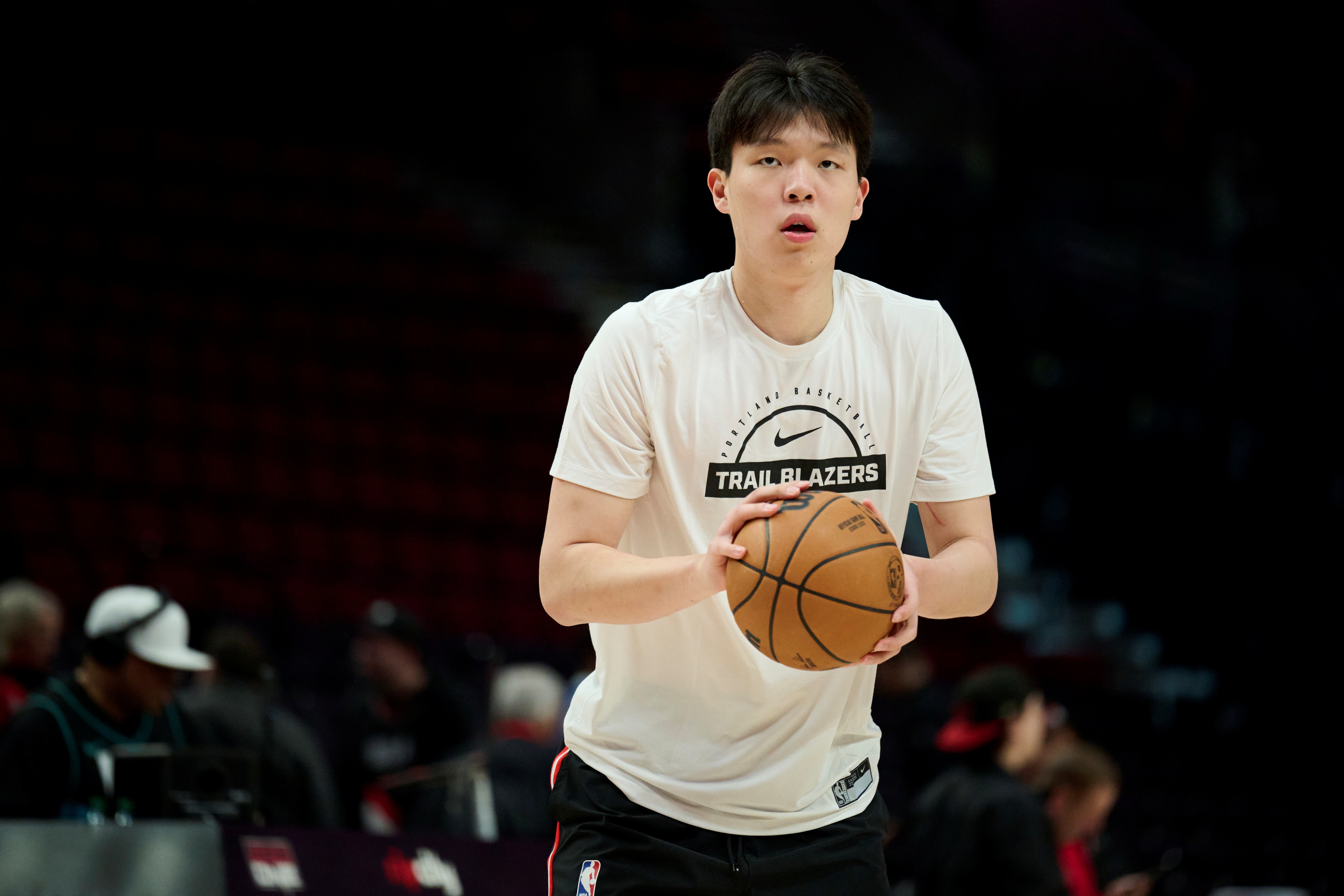 杨瀚森夏联首秀12+9+4 解说：上限已浮出水面，瓶颈在于身体