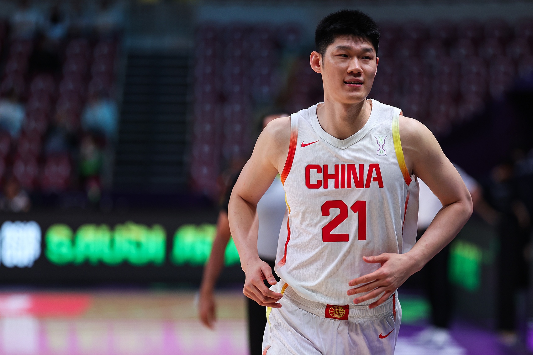 郭艾伦：胡金秋能防挡拆，中国队沉退战术该调整