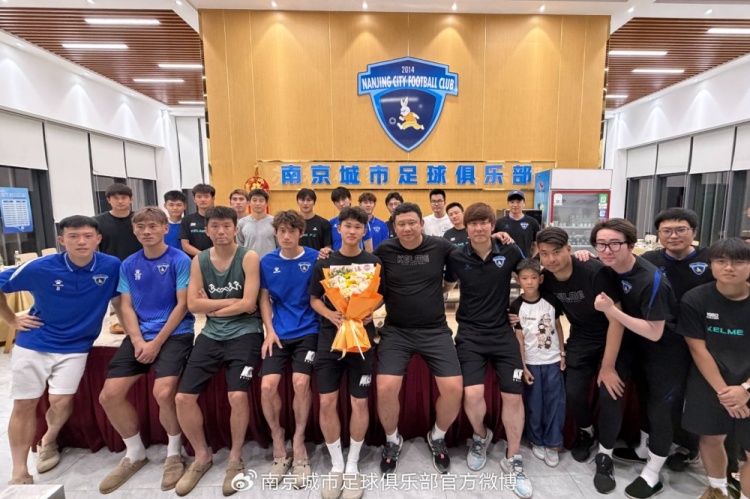 官方:余梦辉转会深圳新鹏城,南京城市两年49场3球7助 官方:余梦辉转会深圳新鹏城,南京城市两年49场3球7助