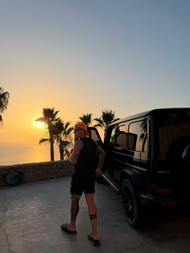 恩佐社媒连晒17张度假照 阿尔瓦雷斯同框 恩佐社媒连晒17张度假照 阿尔瓦雷斯同框