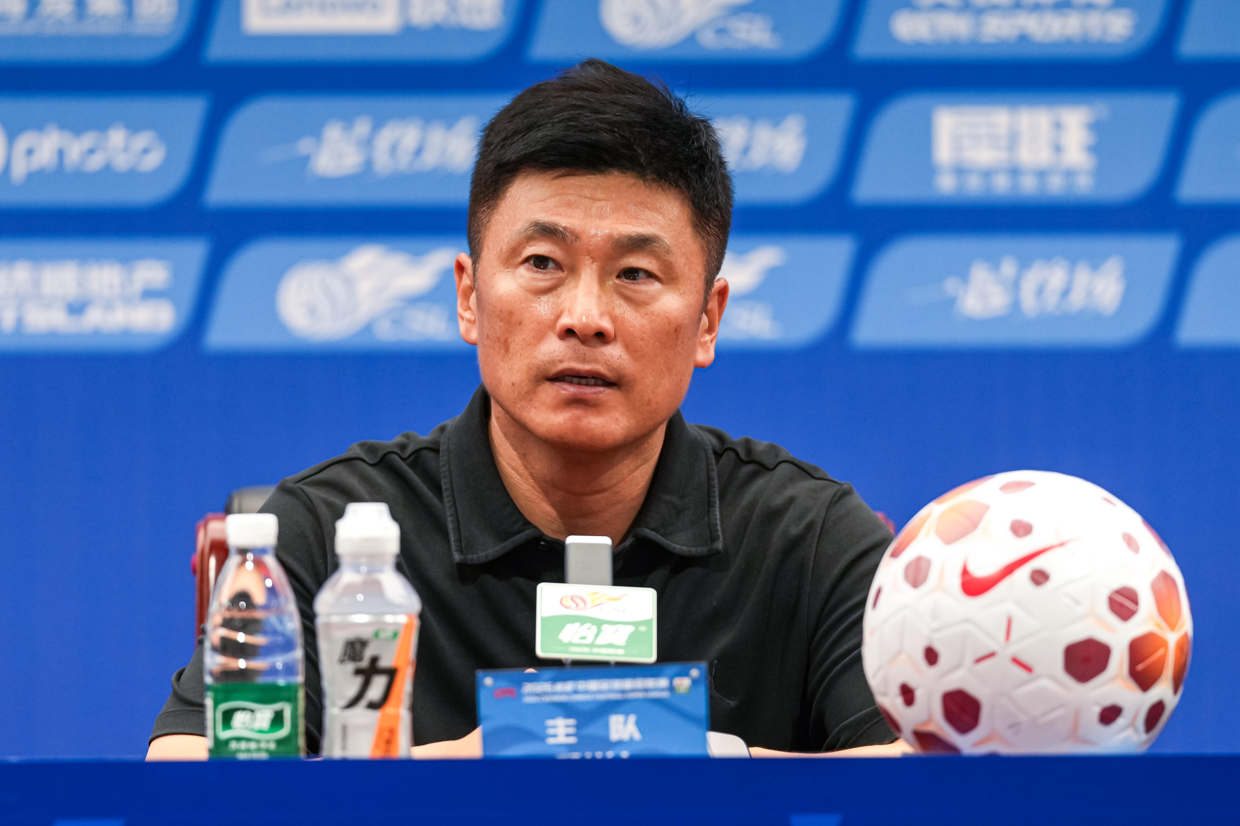 李国旭:1-0赢德比过程不精彩,球迷烟火让球员拼下胜利 李国旭:1-0赢德比过程不精彩,球迷烟火让球员拼下胜利