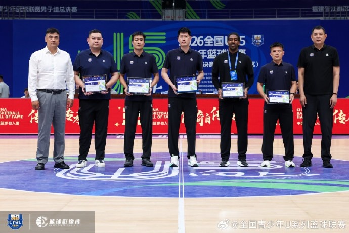 海南U15男篮全国夺冠 决赛88-77力克河北 海南U15男篮全国夺冠 决赛88-77力克河北
