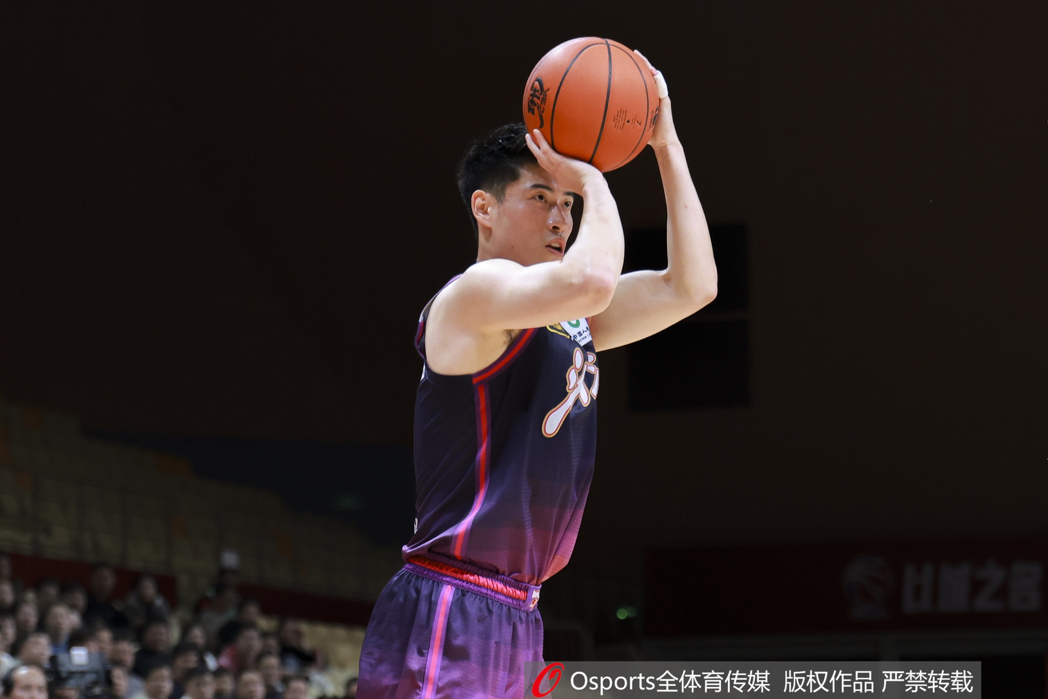 浙江男篮腾出顶薪名额 去年满员致王奕博被挖 浙江男篮腾出顶薪名额 去年满员致王奕博被挖