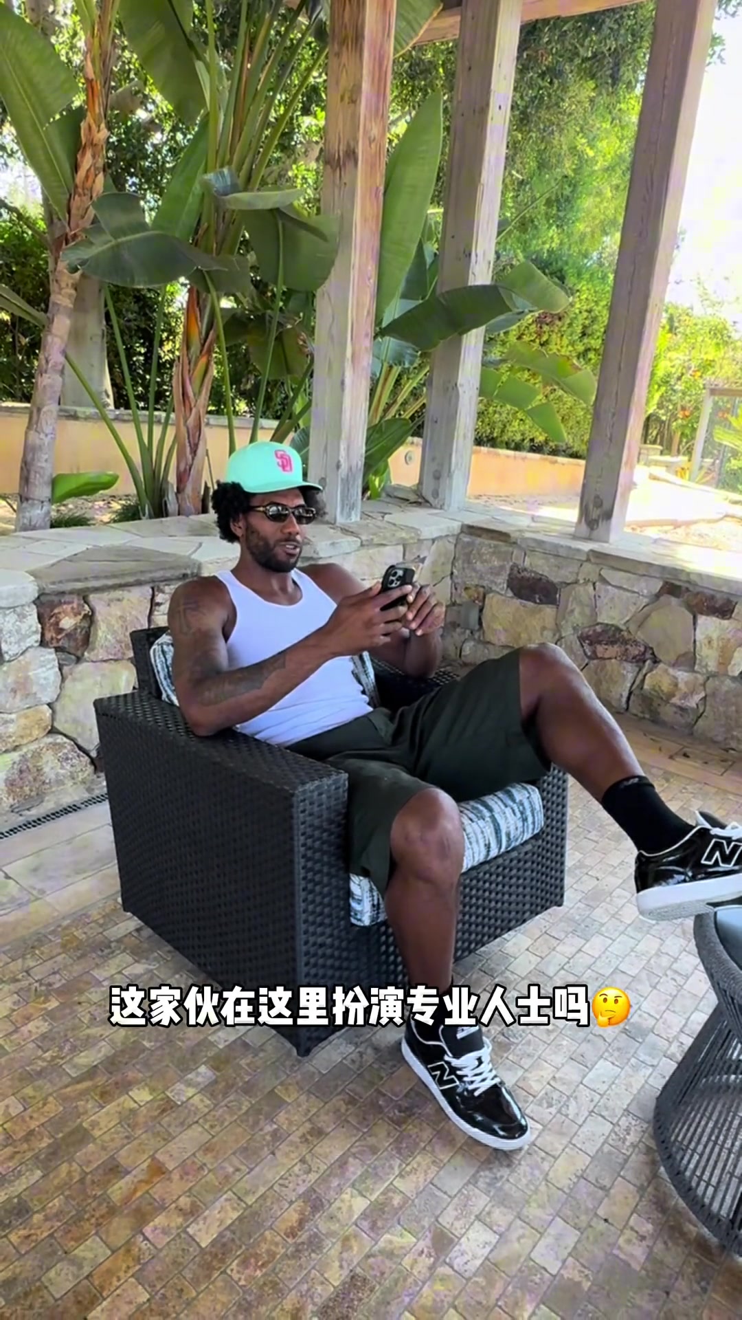 小卡:白晶谁啊对乔治砍60分?对我得不了10分 看我锁死这小垃圾 小卡:白晶谁啊对乔治砍60分?对我得不了10分 看我锁死这小垃圾