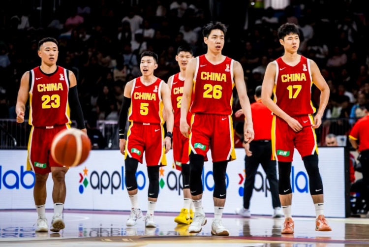 🏀世亚预-中国男篮5人上双大胜卡塔尔！杨瀚森20分钟15分8板