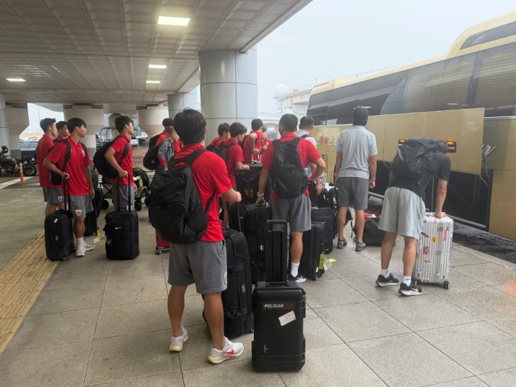 上海海港富盛经开队今日启程奔赴韩国昌原开启为期一周的拉练 上海海港富盛经开队今日启程奔赴韩国昌原开启为期一周的拉练