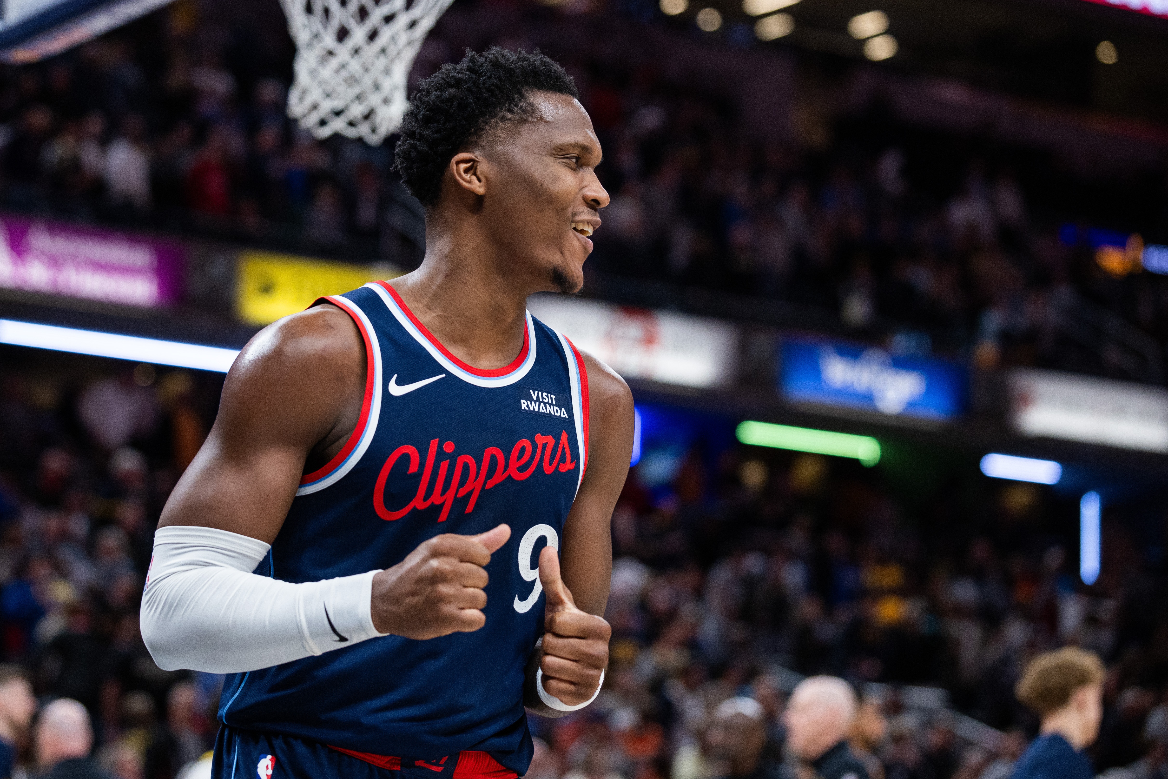 名记：黄蜂与鹈鹕是NBA从未交过奢侈税的两支球队 鹈鹕肯定会避税