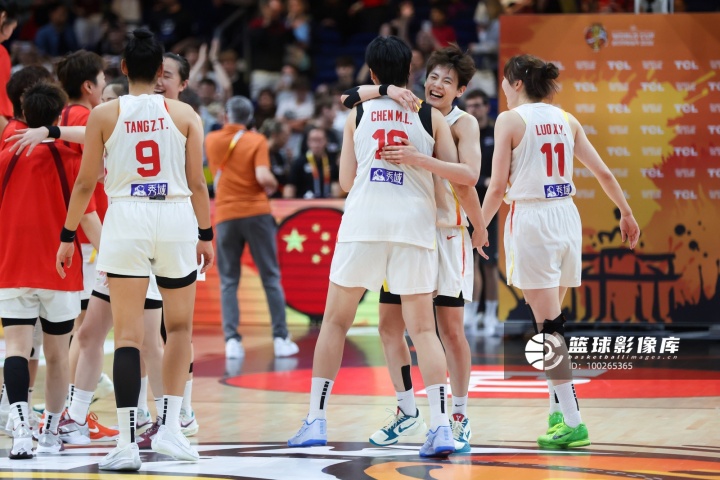 媒体人:中国女篮一场关键胜利后重回正轨 现在只差最后20分钟 媒体人:中国女篮一场关键胜利后重回正轨 现在只差最后20分钟